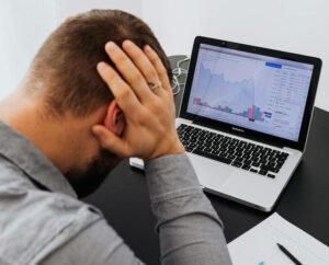 erros que fazem empresas perder clientes online